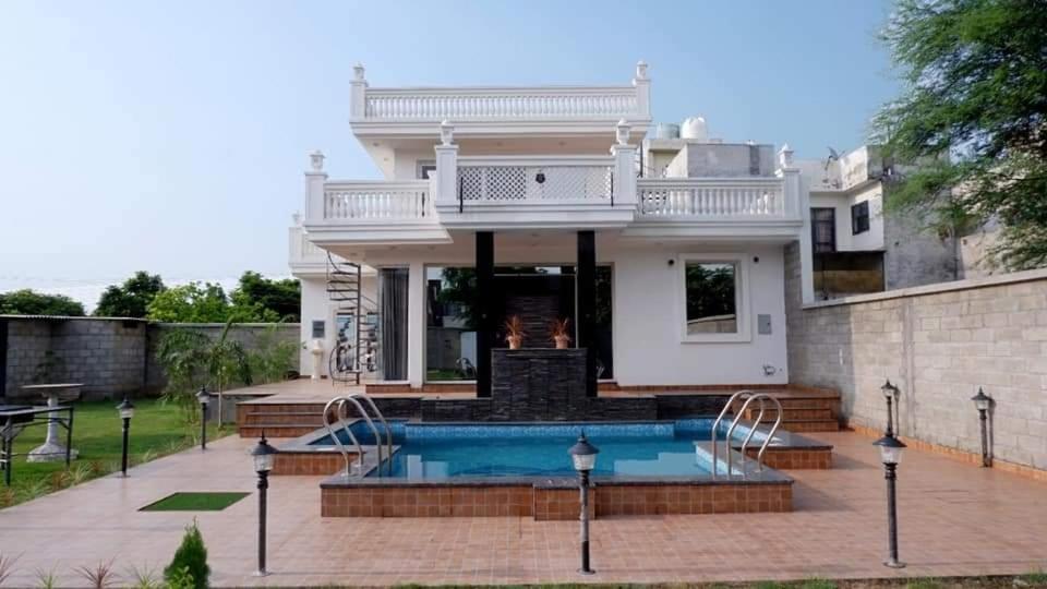 Greystone Villa, Swiming Pool , Bbq , Big Garden, Pool Table, Party Speaker, Bathtub, Kitchen, 15Mins To Golden Temple Amritsar Extérieur photo