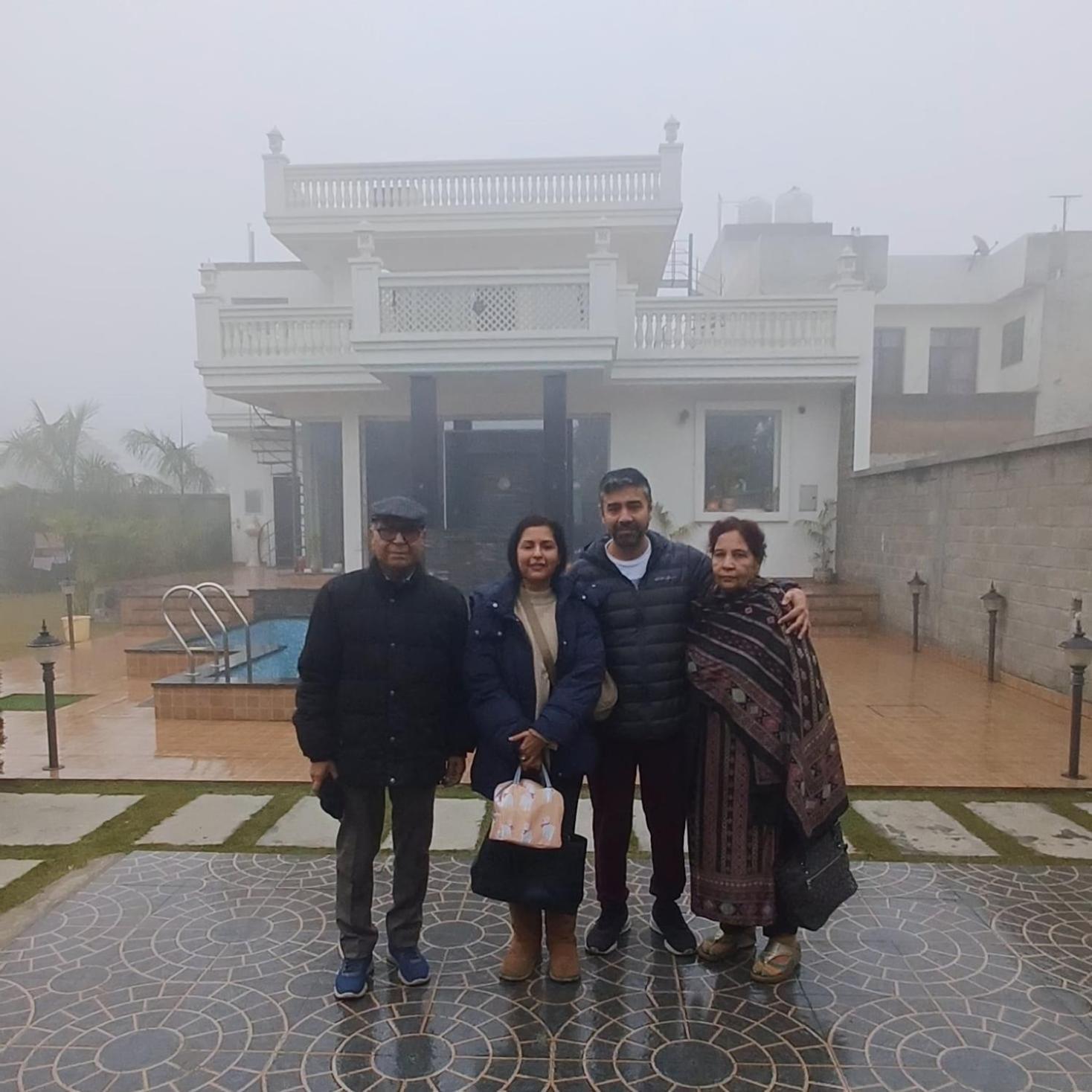 Greystone Villa, Swiming Pool , Bbq , Big Garden, Pool Table, Party Speaker, Bathtub, Kitchen, 15Mins To Golden Temple Amritsar Extérieur photo