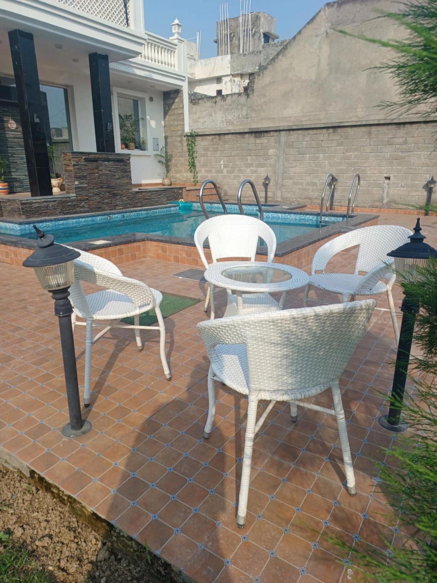 Greystone Villa, Swiming Pool , Bbq , Big Garden, Pool Table, Party Speaker, Bathtub, Kitchen, 15Mins To Golden Temple Amritsar Extérieur photo