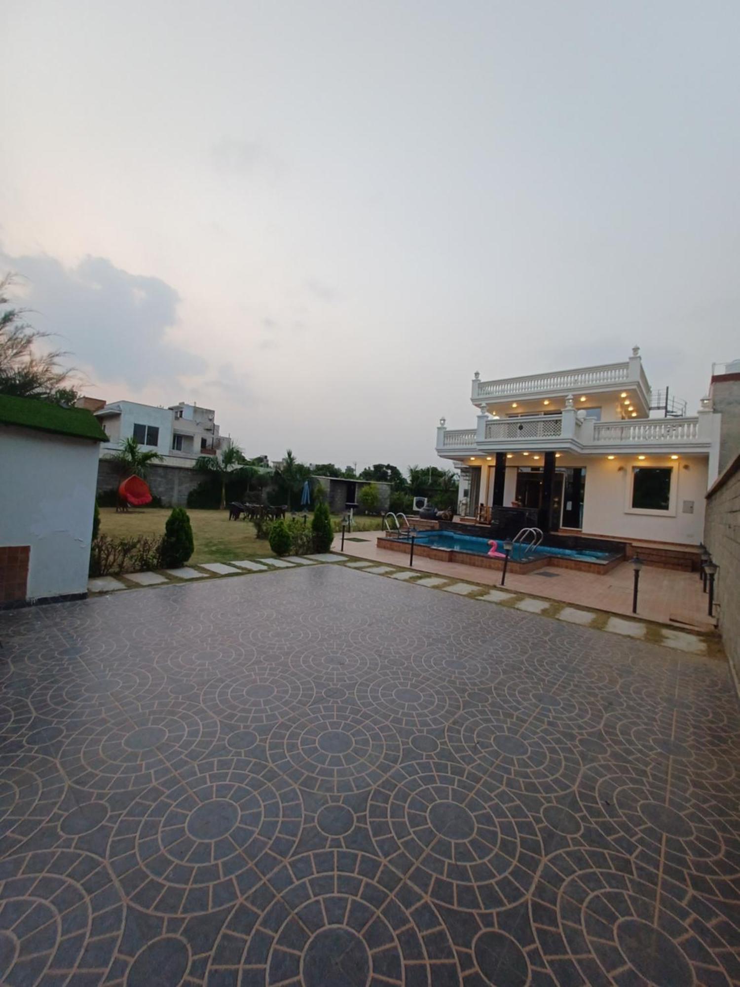 Greystone Villa, Swiming Pool , Bbq , Big Garden, Pool Table, Party Speaker, Bathtub, Kitchen, 15Mins To Golden Temple Amritsar Extérieur photo