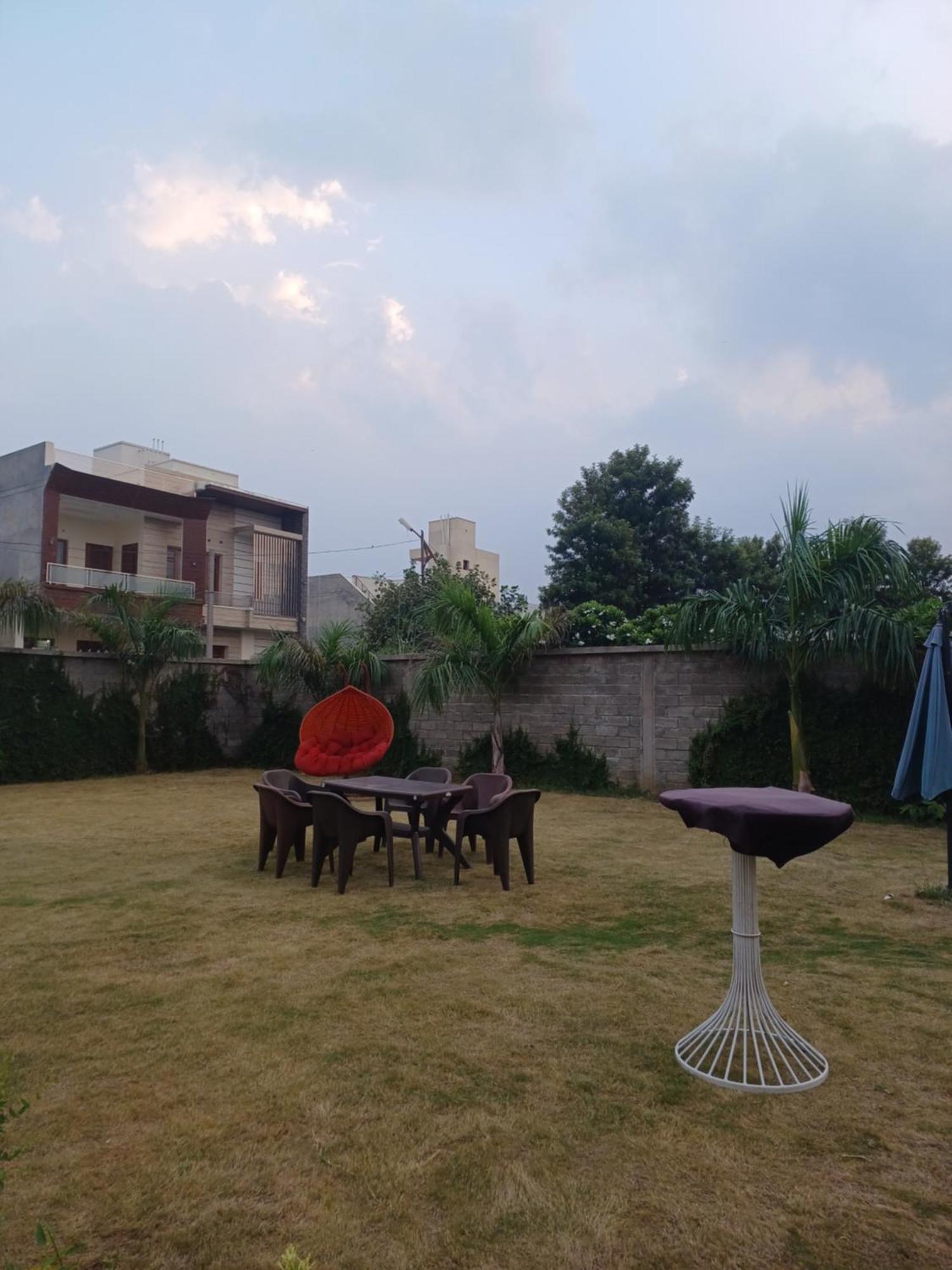 Greystone Villa, Swiming Pool , Bbq , Big Garden, Pool Table, Party Speaker, Bathtub, Kitchen, 15Mins To Golden Temple Amritsar Extérieur photo