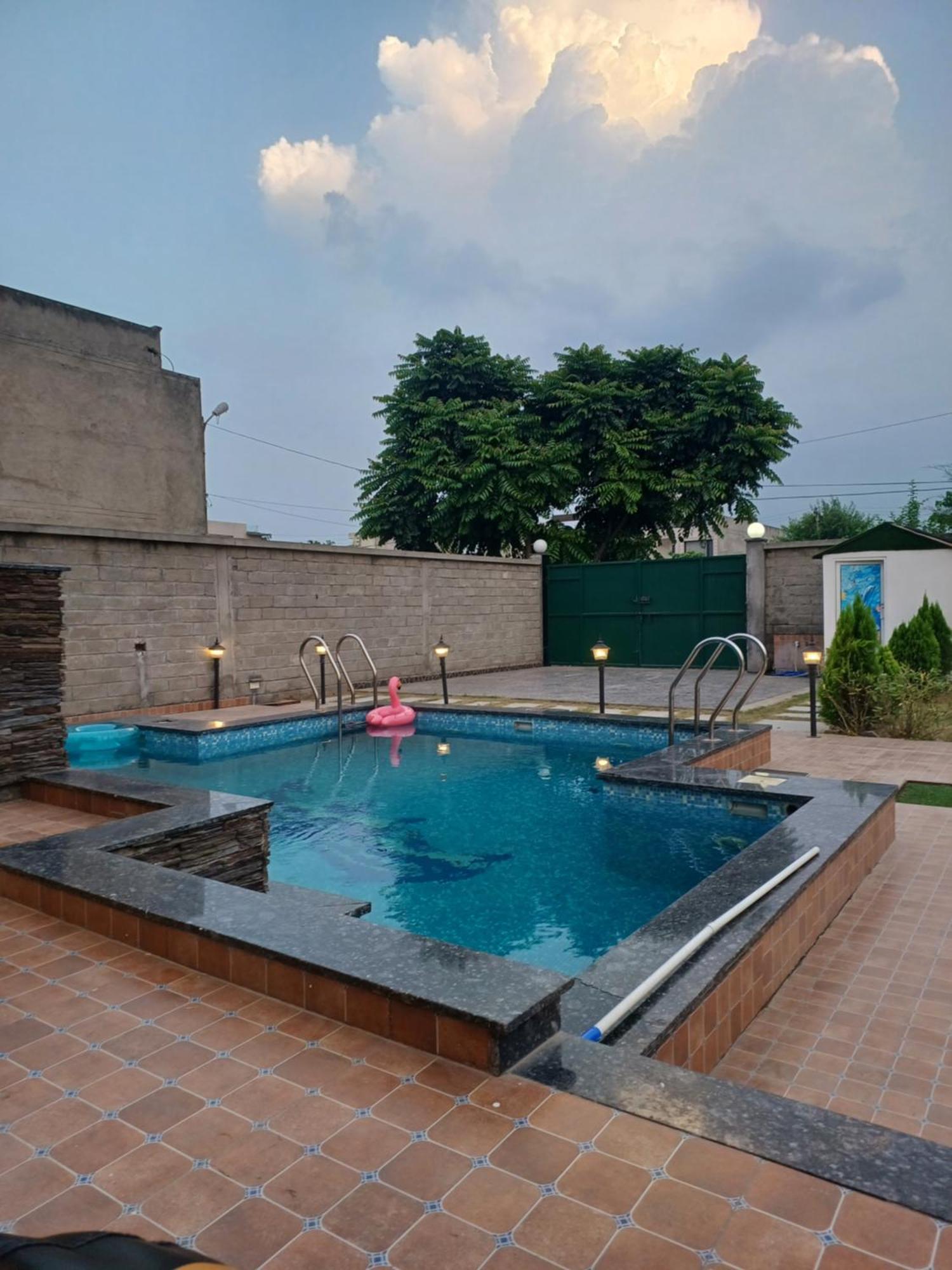 Greystone Villa, Swiming Pool , Bbq , Big Garden, Pool Table, Party Speaker, Bathtub, Kitchen, 15Mins To Golden Temple Amritsar Extérieur photo